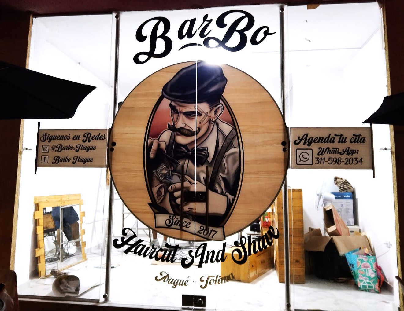 Vinilos corporativos en oficina