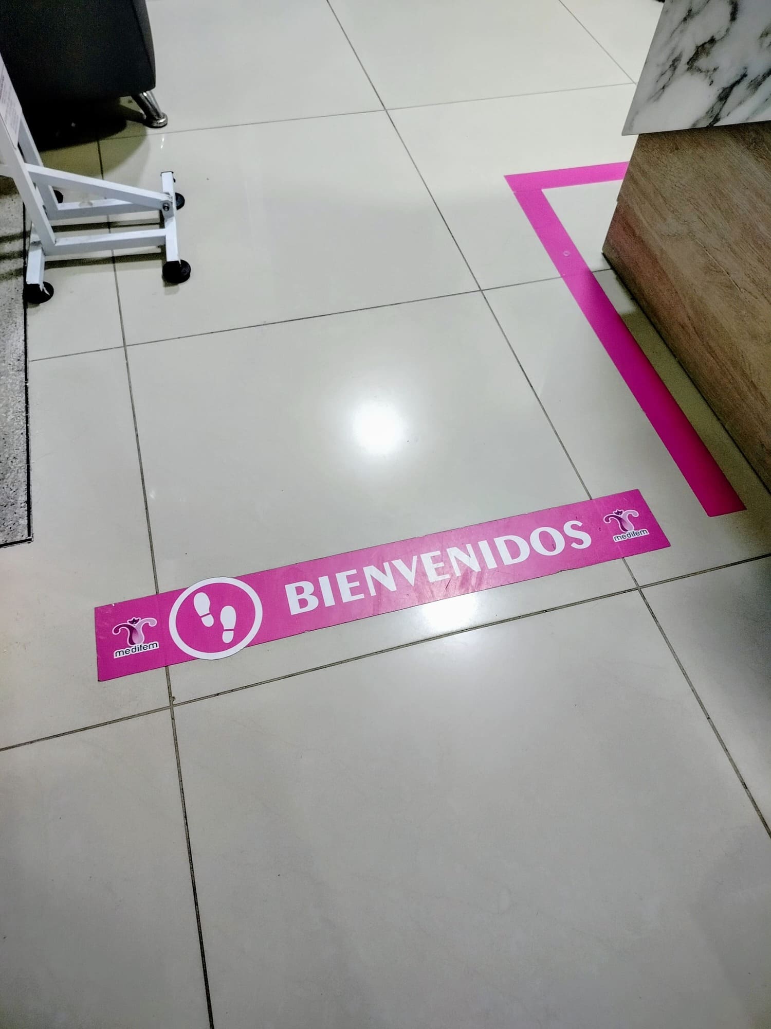 Vinilo de tráfico pesado antideslizante personalizado